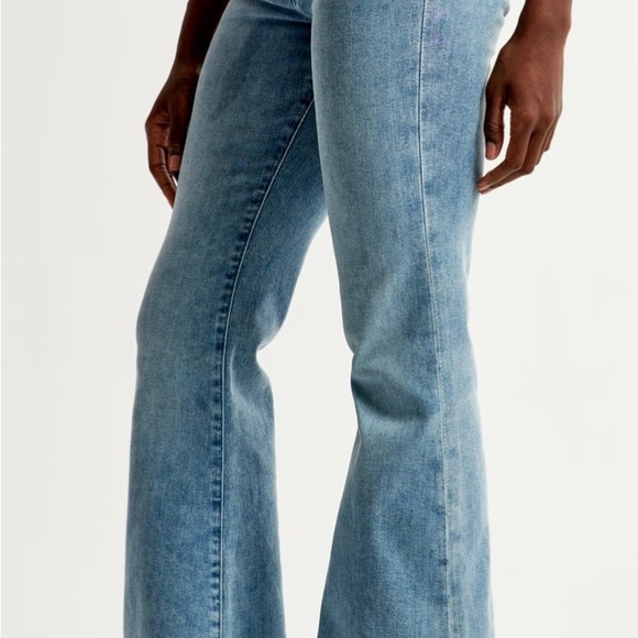 Madewell size 24 (fits like a 25/26 in other brands) 11” high rise Flare jeans - Picture 3 of 12